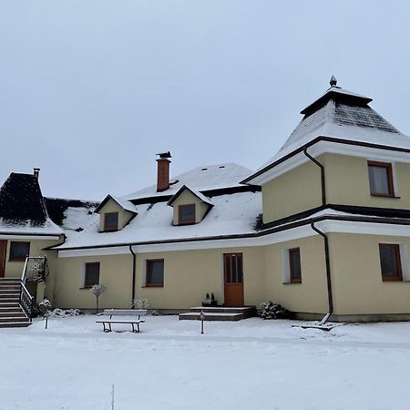 Penzion U Dvoch Levov ออราฟสกี ป็อดซาม็อก ภายนอก รูปภาพ