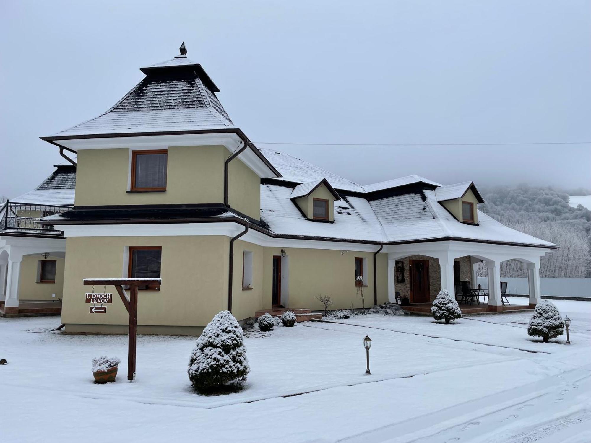 Penzion U Dvoch Levov ออราฟสกี ป็อดซาม็อก ภายนอก รูปภาพ